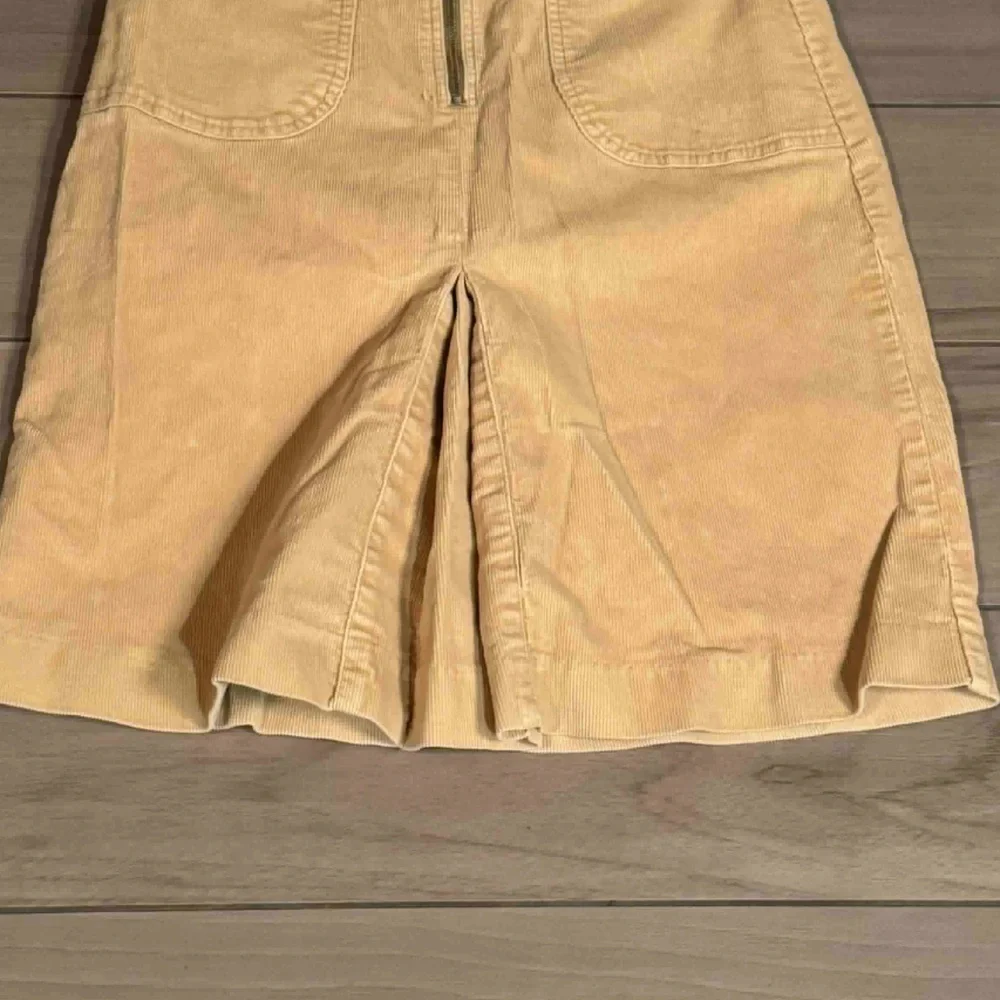 Mossio Beige Corduroy Skirt waist 28in length 20in size 6
